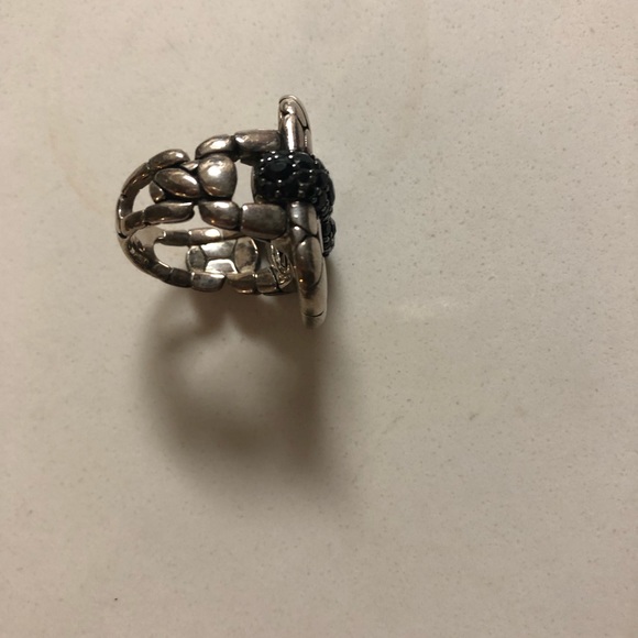 Black and silver ring - Picture 2 of 3